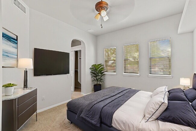 Building Photo - "Spacious 4-Bed Oasis with Granite Touches...