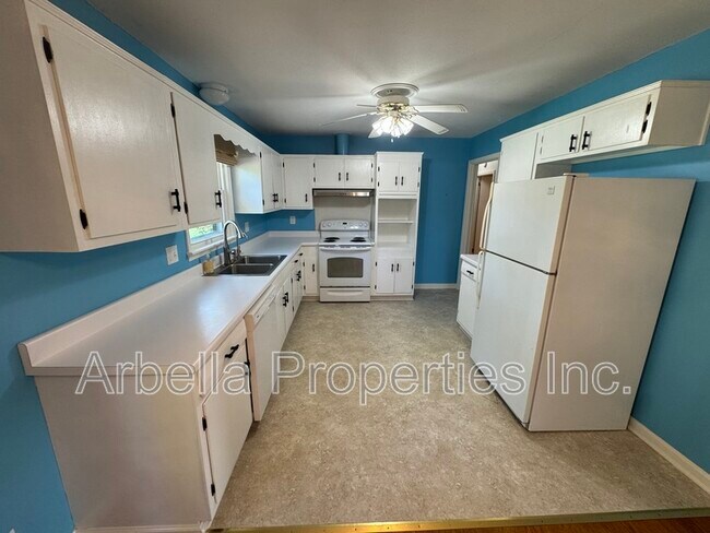 Building Photo - 1713 Seward Dr
