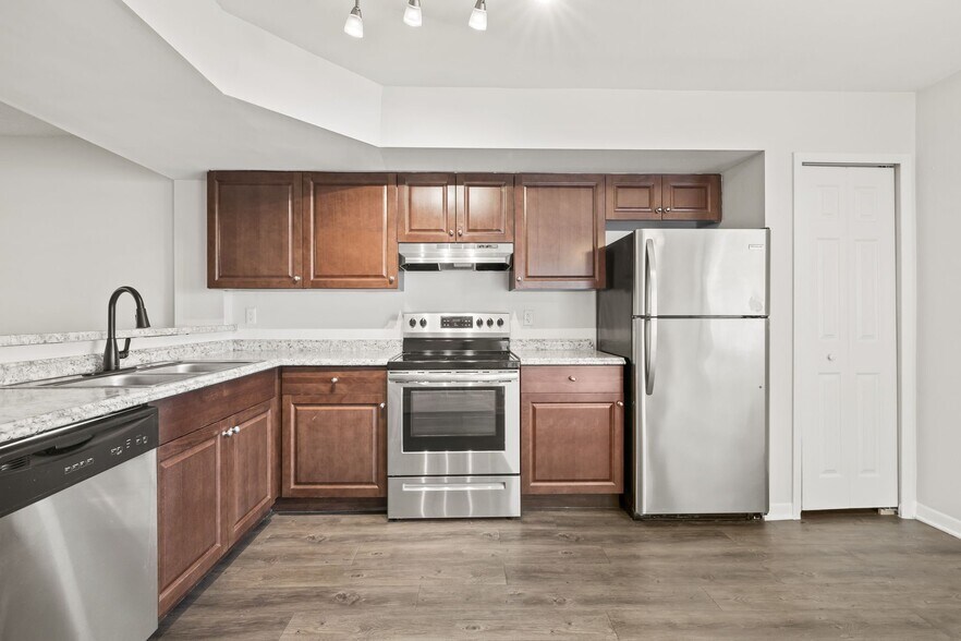 Building Photo - 5045 S Albany Ave