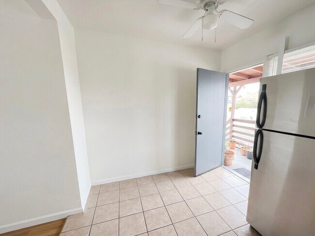 Building Photo - Charming Light-Filled 2BR in North of Adams Ave in University Heights – Available May 10th