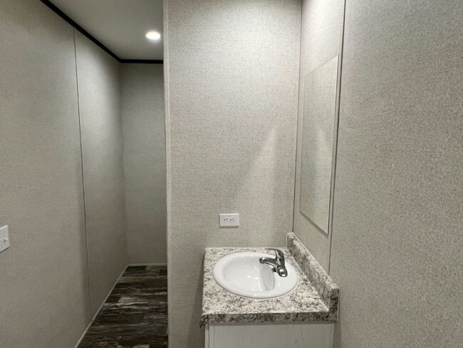 Building Photo - 38 Tower Manor Cir W