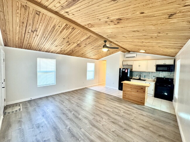 Building Photo - Cute newer home with large fenced yard!