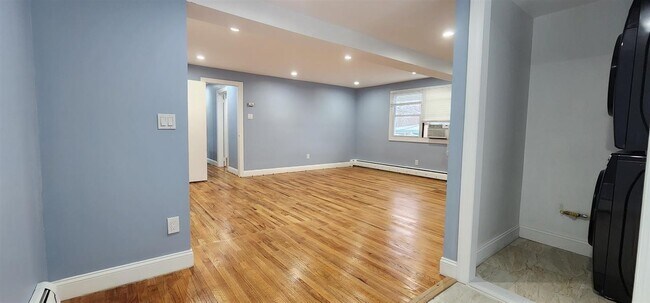 Building Photo - 442 New York Ave