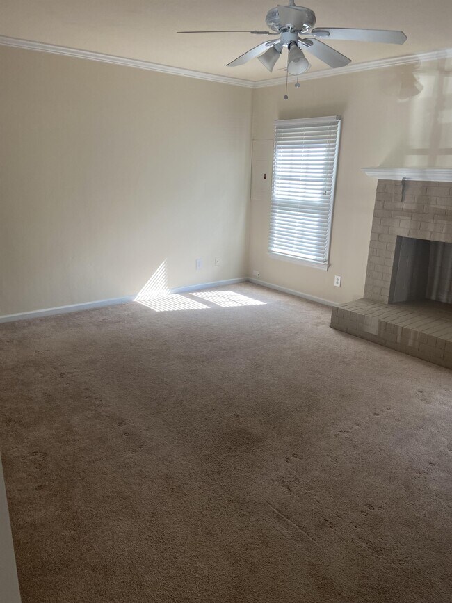 Building Photo - 1020 Colonial Meadows Way