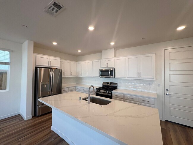 Building Photo - Beautiful 4 Bedroom 3 Full bath House with Solar in Gated Antioch Community