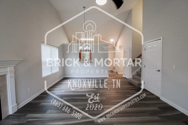 Building Photo - 900 Glendower Way