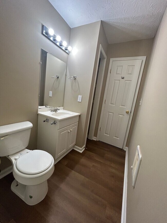 Building Photo - 114 Georgia St