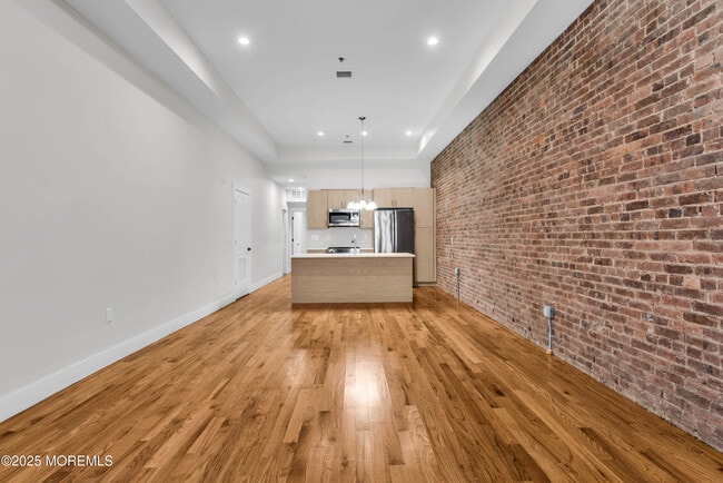 Building Photo - 7 Broad St