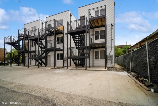 Building Photo - 1100 S Western Ave