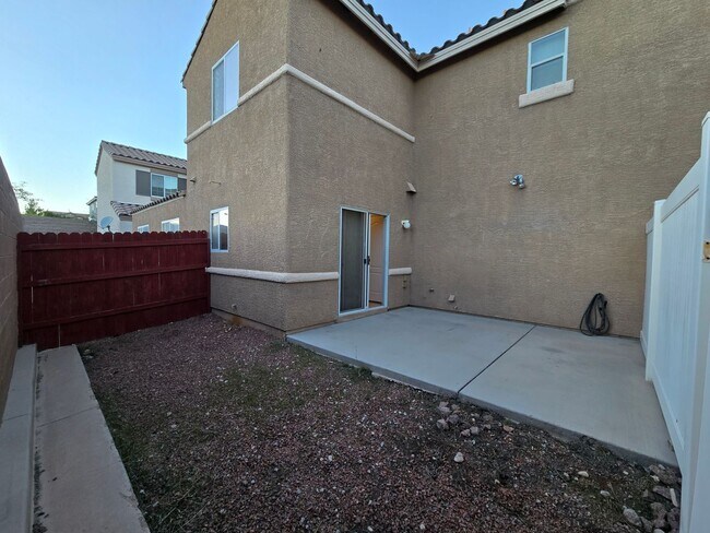 Building Photo - A Fabulous 3 Bedroom, 2.5 Bathroom, 2 Car Garage Townhome in NW Las Vegas