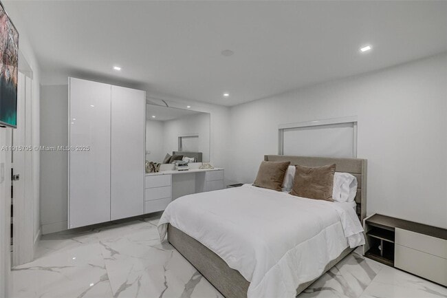 Building Photo - 250 NW 129th Ave