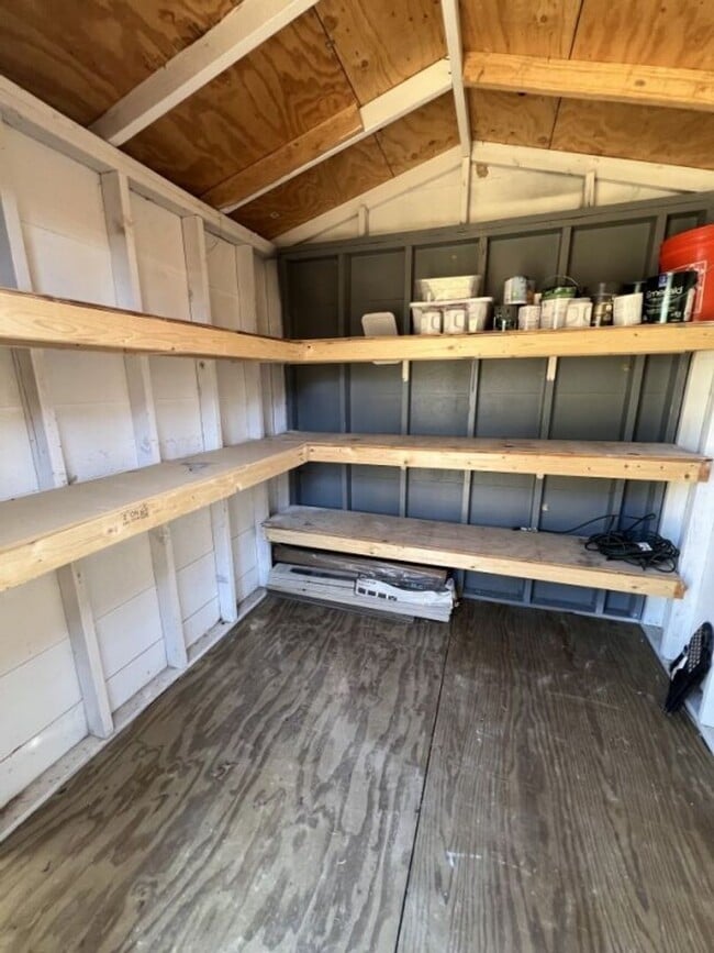 Building Photo - Beautifully Updated 3 Bedroom / 2 Bathroom Home – Available Now!