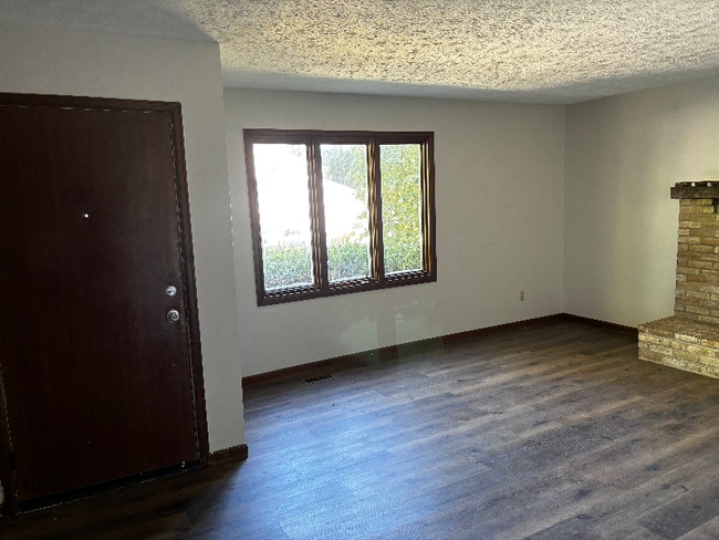 Building Photo - 23 Groton Dr