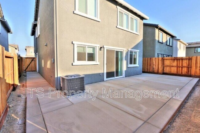 Building Photo - 2104 Shady Tree Cir