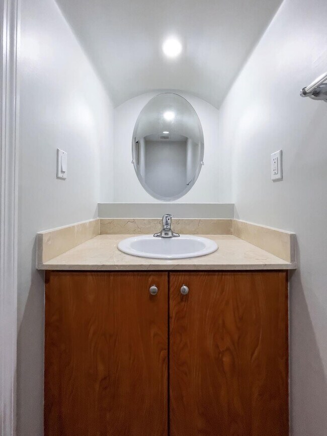 Building Photo - 2343 Vintage Dr