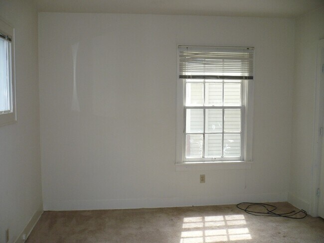 Building Photo - 712e16