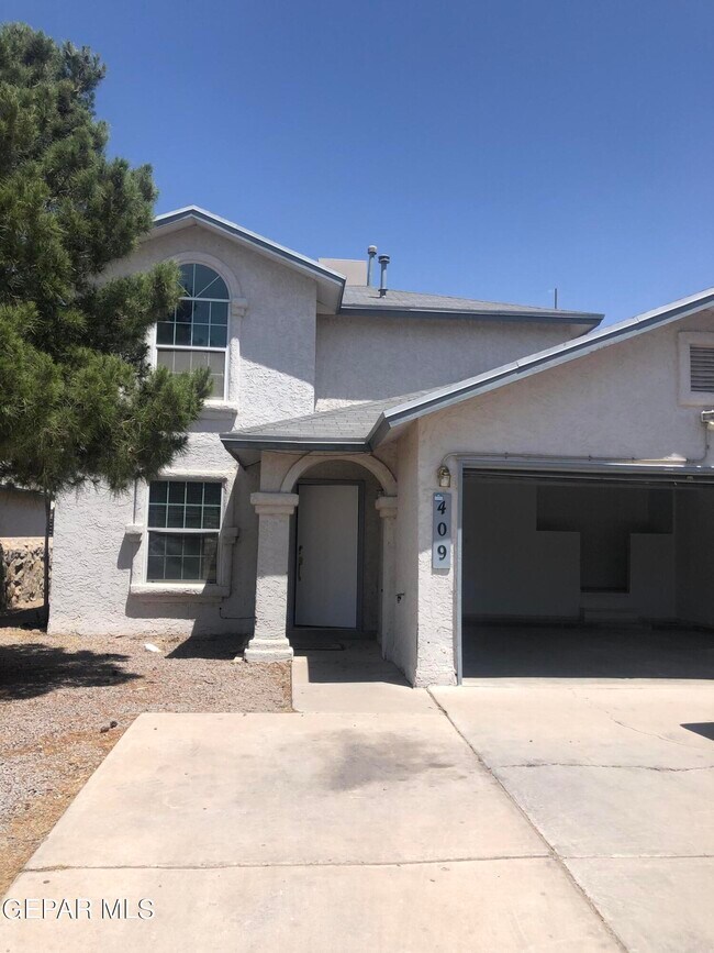 Primary Photo - 409 Valle Fertil Dr