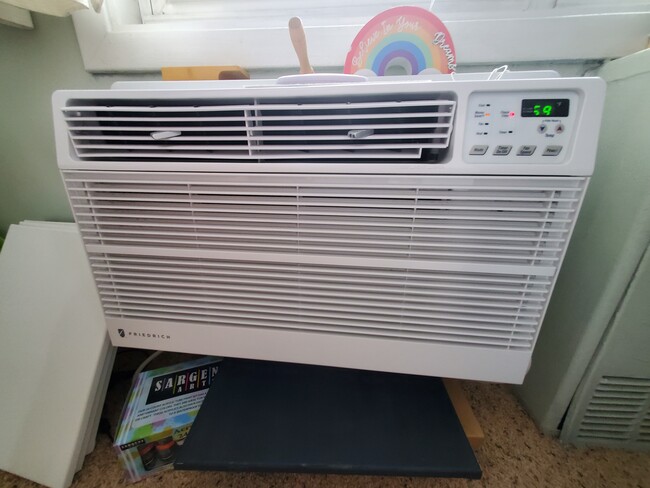 AC in BR1 - 700 Summer St