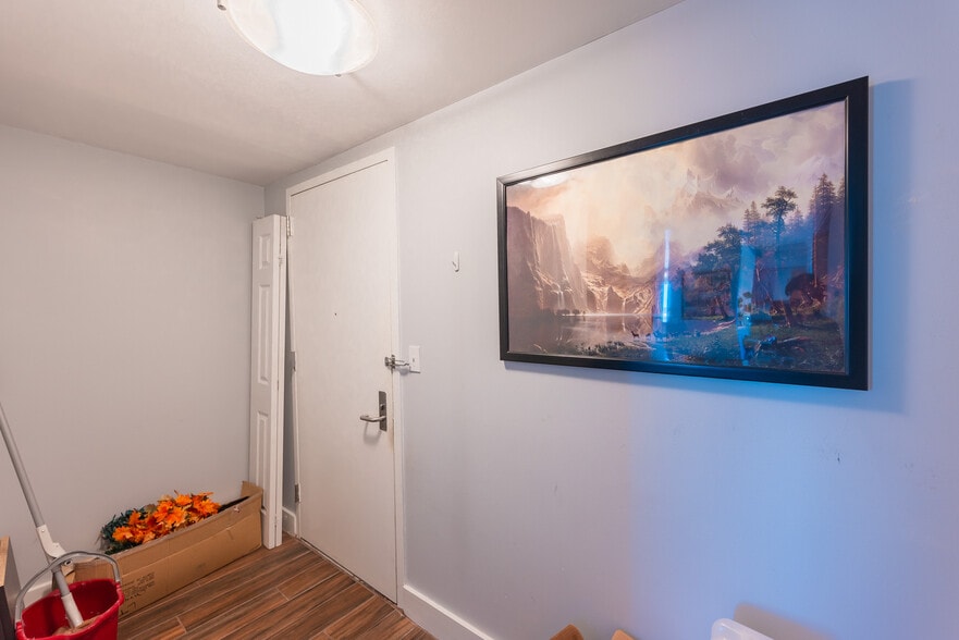 Building Photo - 15 N Beacon St