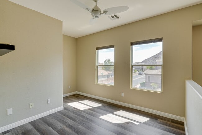 Building Photo - CHARMING 3 BEDROOM TOWN HOME