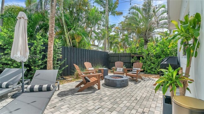 Building Photo - 1715 NE 40th St