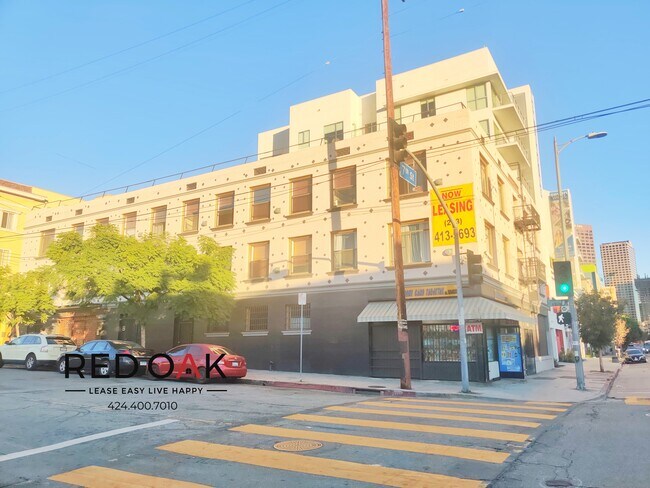 Building Photo - Completely Remodeled Top Floor Studio With...