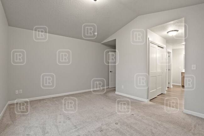 Building Photo - 17014 E Knox Ln