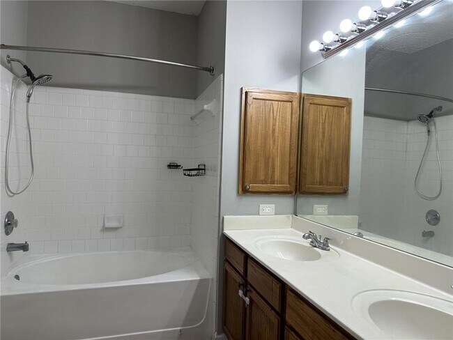 Building Photo - 2754 Regent Walk Dr