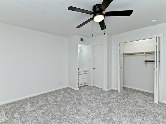 Building Photo - 6911 Thorncliffe Dr