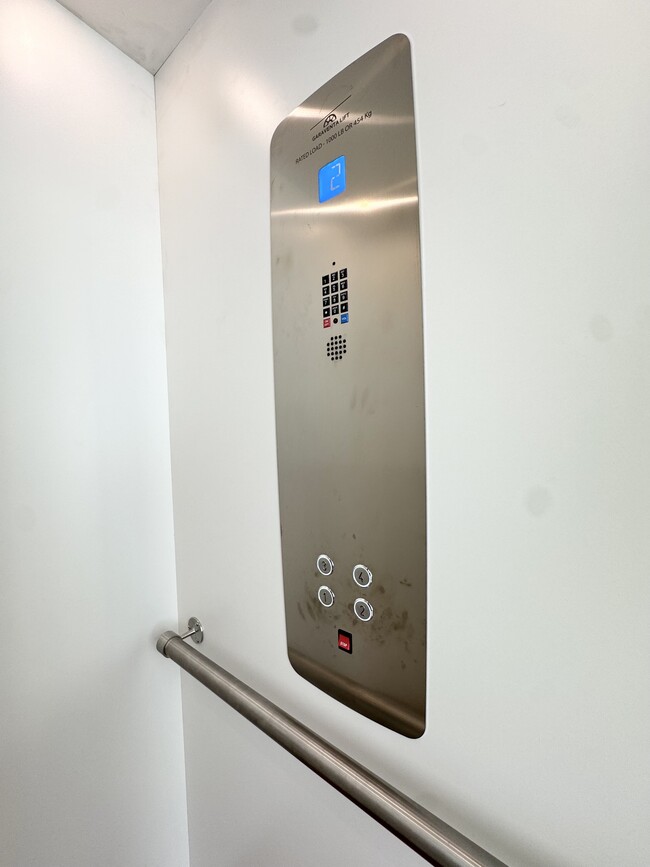 Building Photo - 4732 Mercier St