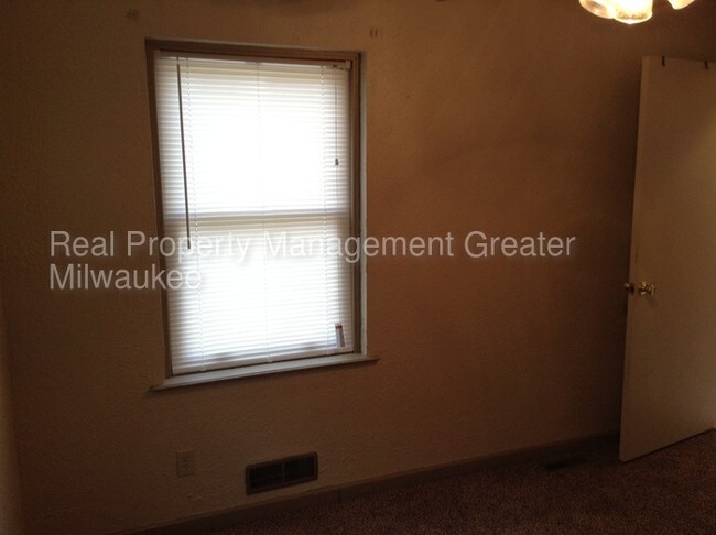 Building Photo - 4032 N 92nd St