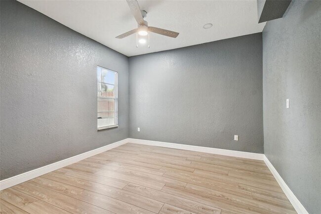 Building Photo - 6810 N Navin Ave