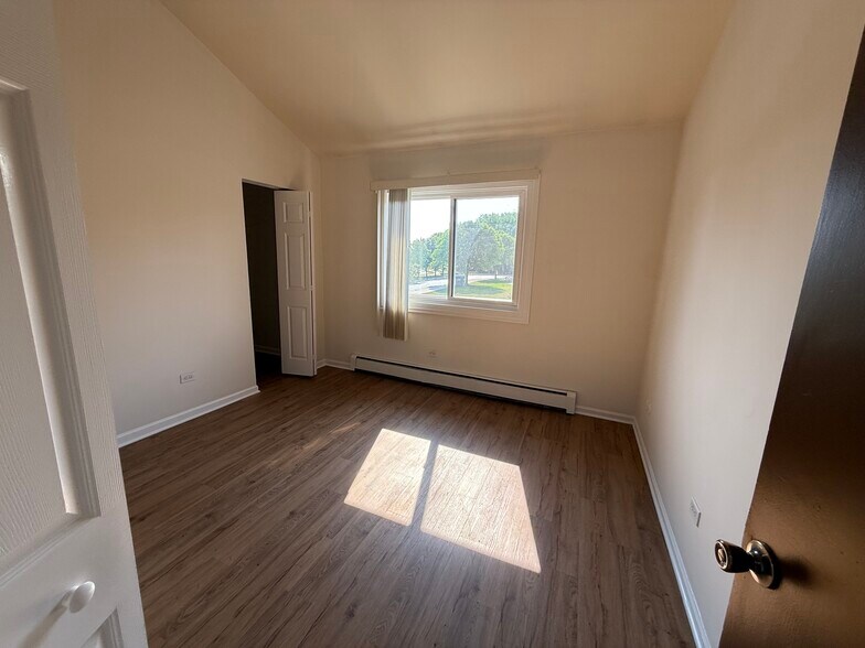 Building Photo - 490 Pleasant Run Dr