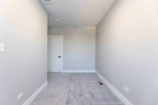 Building Photo - 5552 S Shields Ave