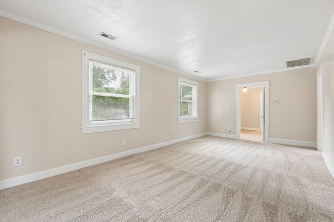 Building Photo - Water Views, Hampton, 3 bed 2.5 bath Ready Now!