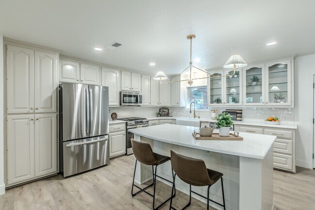 Building Photo - 5220 Lake Charles Dr