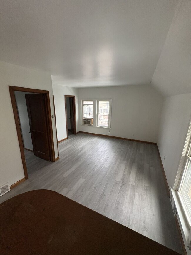 Building Photo - Tonawanda