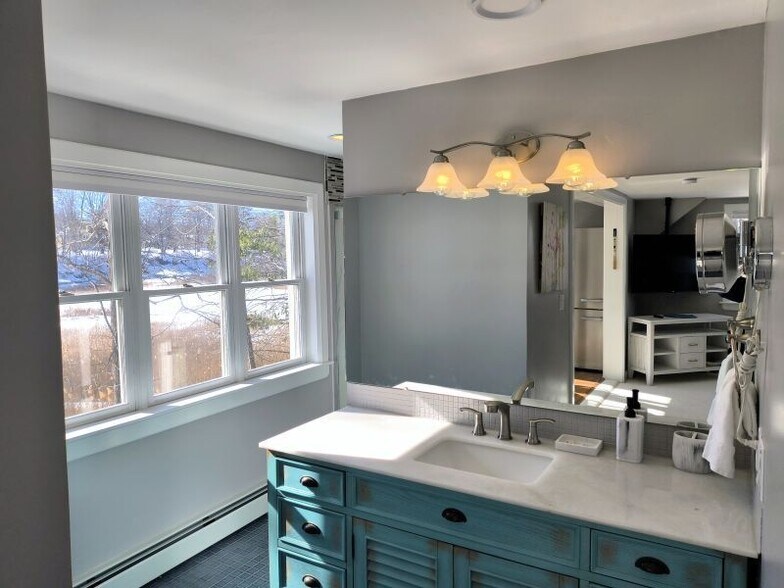 Building Photo - 10 Windward Ln