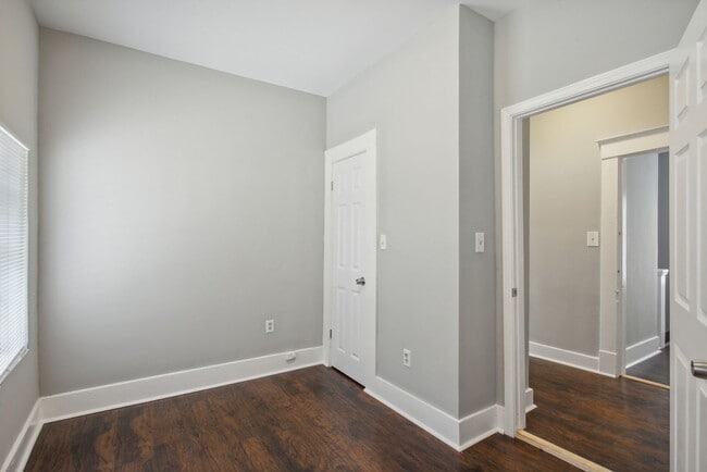 Building Photo - Large 3BR/2.5BA Two Story House Near Downtown Savannah