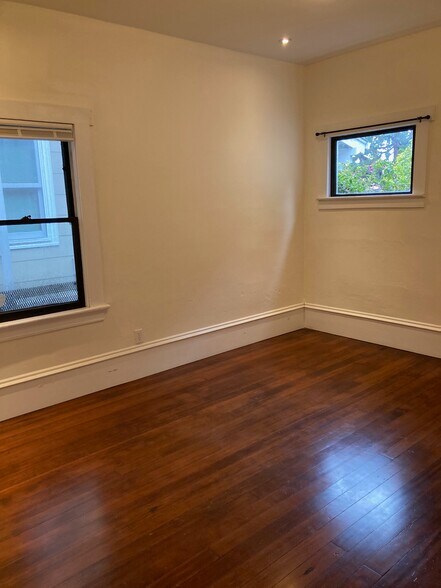 primary bedroom - 407 Avon St