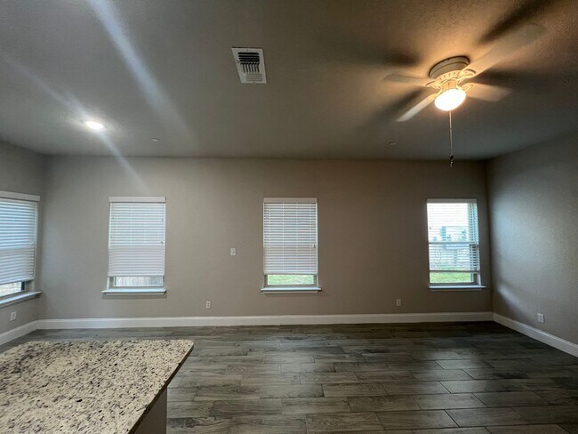 Building Photo - 7417 Savannah Brooks
