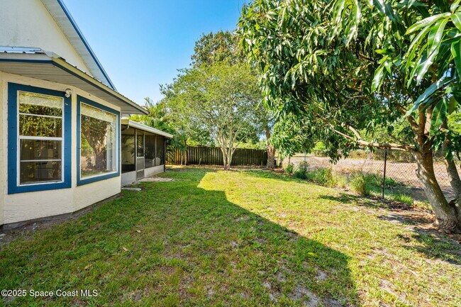 Building Photo - 3390 Floral Palm Blvd