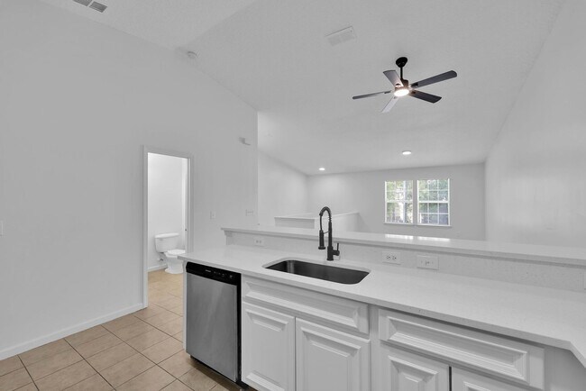 Building Photo - NEWLY RENOVATED 3 BEDROOM 2.5 BATHS TOWNHO...
