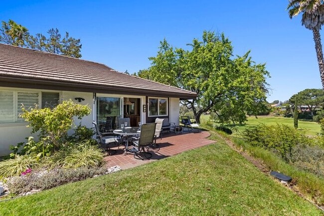 Building Photo - Sweeping Views! Rare and Peaceful 5-home e...