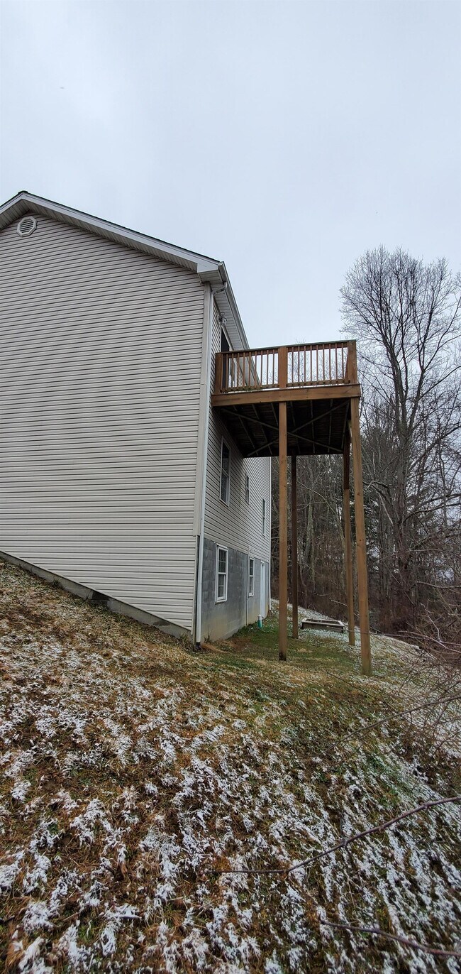 Building Photo - 172 Beth Ln