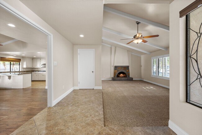 Building Photo - 605 N El Rio Dr