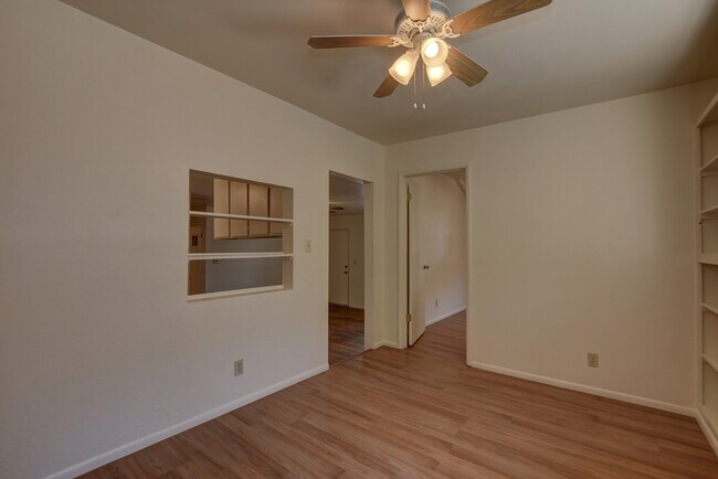 Building Photo - 806 Campbell St