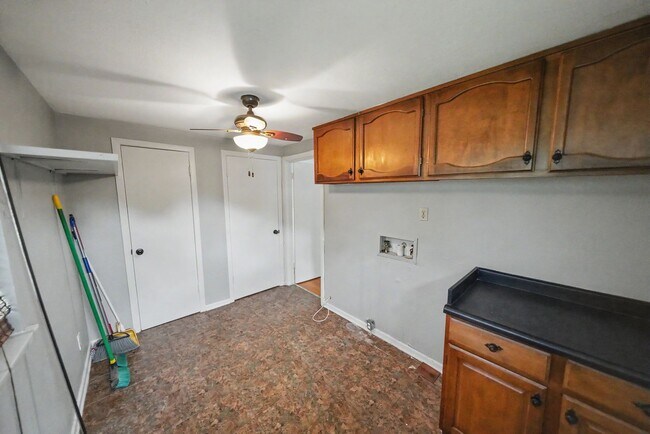 Building Photo - Classic Northeast San Antonio Gem with Two Living Areas - Realtor Commission: $500