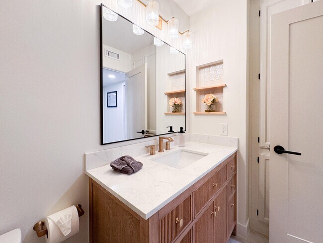 Building Photo - 179 Gran Via