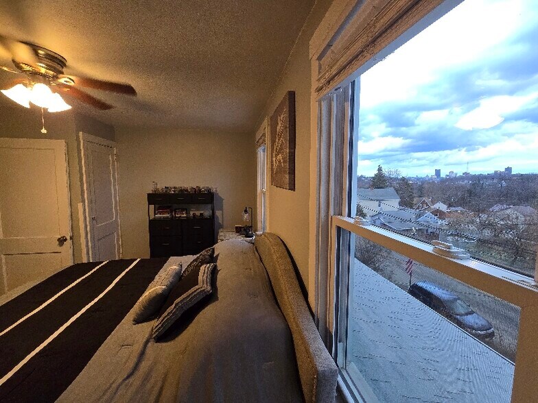 Building Photo - 1042 Lessing St